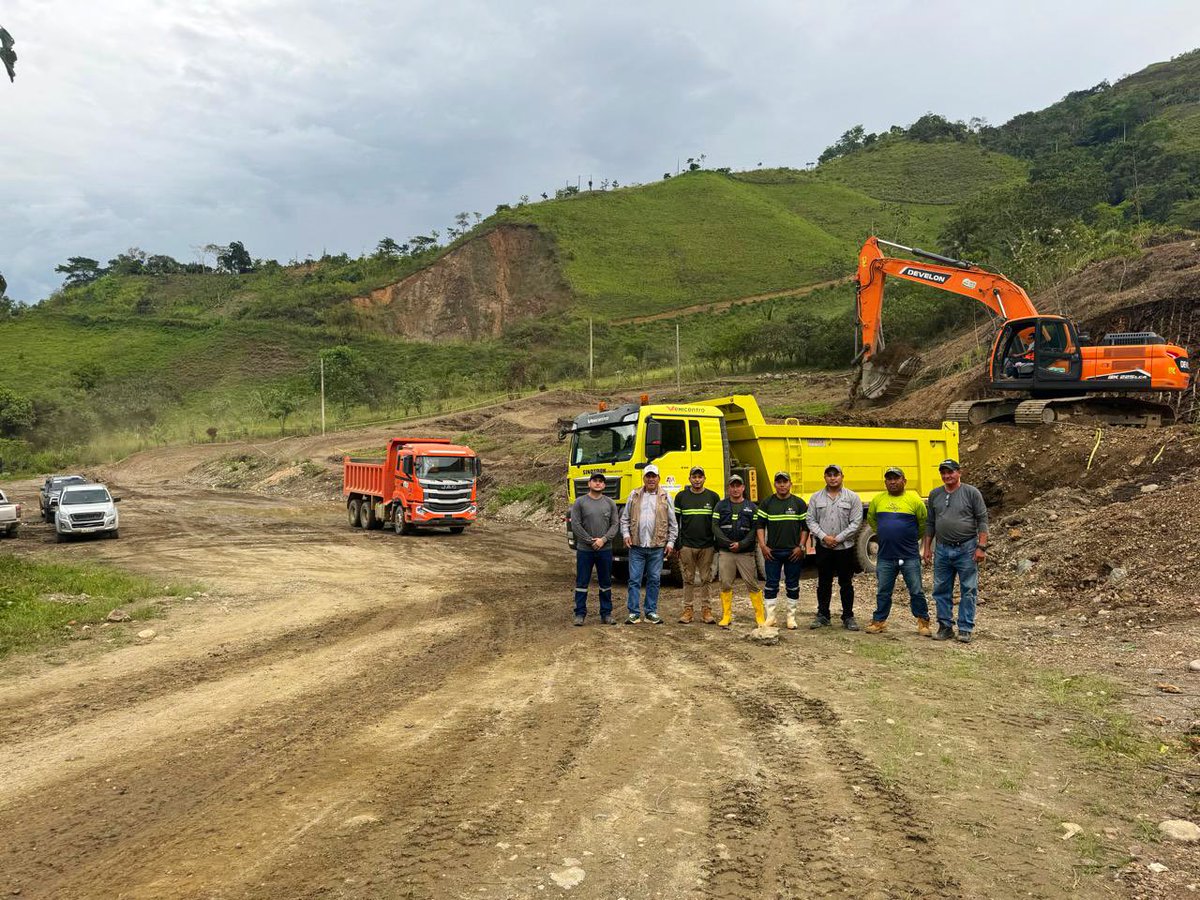 CafeRadioEc's tweet image. 🟠📻🇪🇨 Concluye la intervención de mejoramiento del segundo tramo del  #IVEjeVial, gracias al trabajo conjunto de la empresa privada #ArmendiConst y el gobierno cantonal de #Chinchipe.