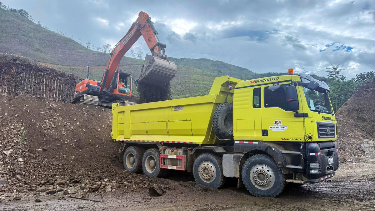 CafeRadioEc's tweet image. 🟠📻🇪🇨 Concluye la intervención de mejoramiento del segundo tramo del  #IVEjeVial, gracias al trabajo conjunto de la empresa privada #ArmendiConst y el gobierno cantonal de #Chinchipe.