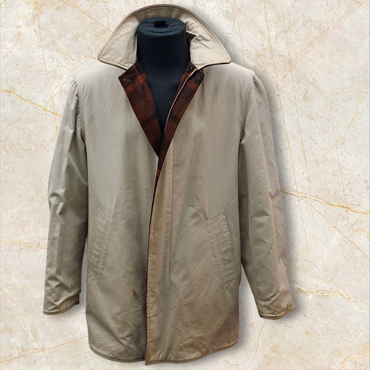 Straight8V's tweet photo. New in my online store and just in time for winter.  A handsome reversible wool jacket. Jacket is brown plaid on one side and tan on the other side with hand pockets on each side. Size is approximately size 44. For more info click following  link: https://t.co/ba12mbI44z https://t.co/0KWupPvFBs