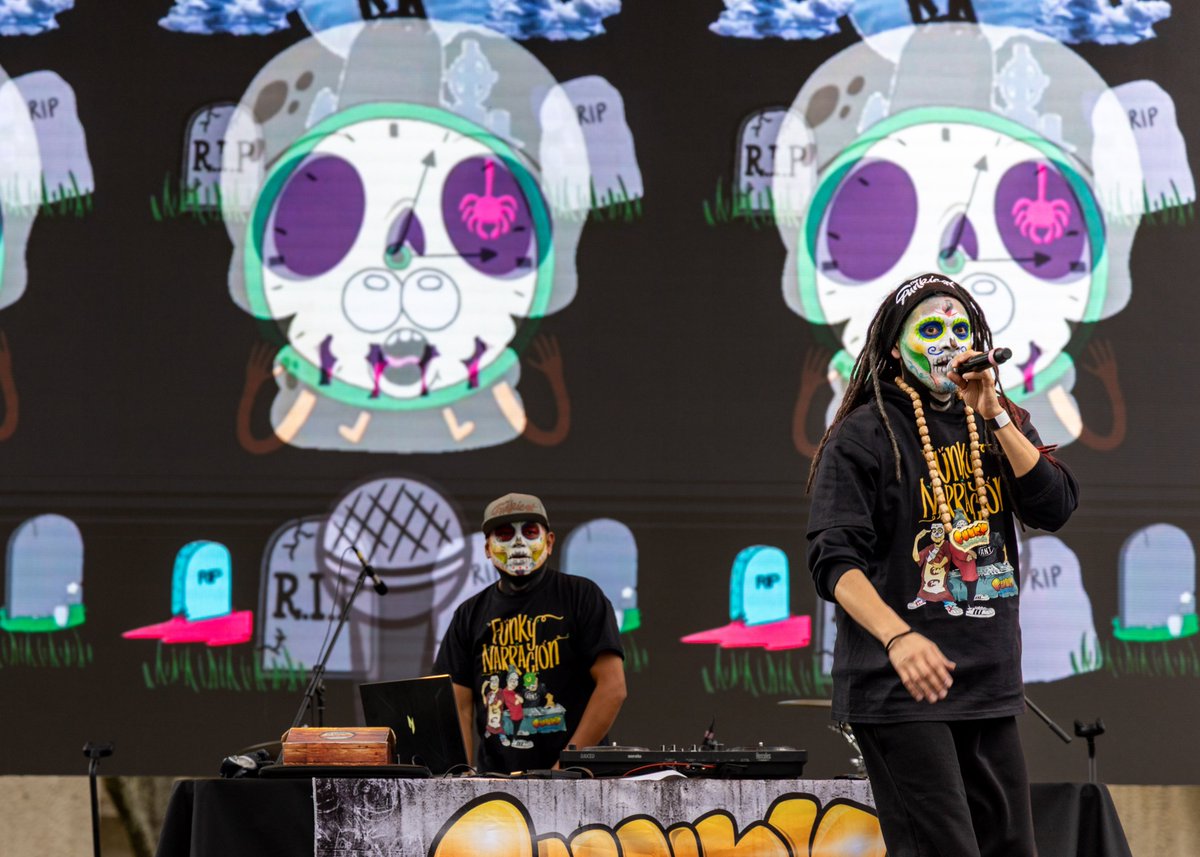 La narración también puede rimar con beats.

<a href="/funkynarracion/">FUNKY NARRACIÓN OFICIAL</a> tomó el escenario musical de la XXV #FeriaDeLasCalacas de <a href="/AlasyRaices/">Alas y Raíces</a> en el <a href="/cenartmx/">Centro Nacional de las Artes</a>, y convirtió las historias en ritmo y palabra.

📸 @be_kemchs #Kemchs
👉🏻 Belén Kemchs
#FunkyNarración #CENART #HipHop