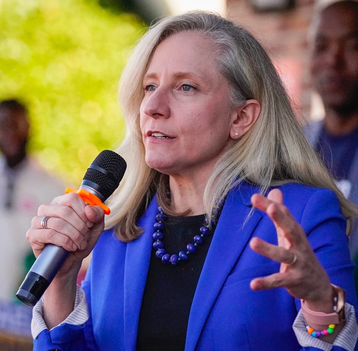 Anna Lulis tweet media