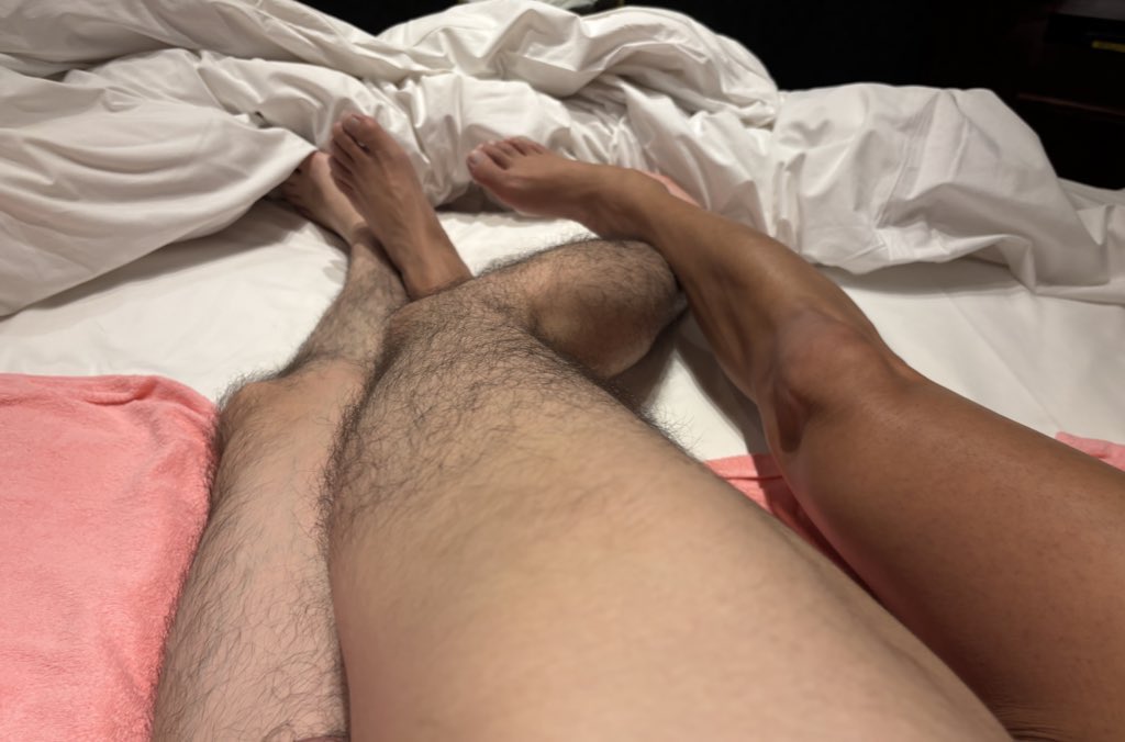 おそよーございます☀️
ネタないから足でも笑