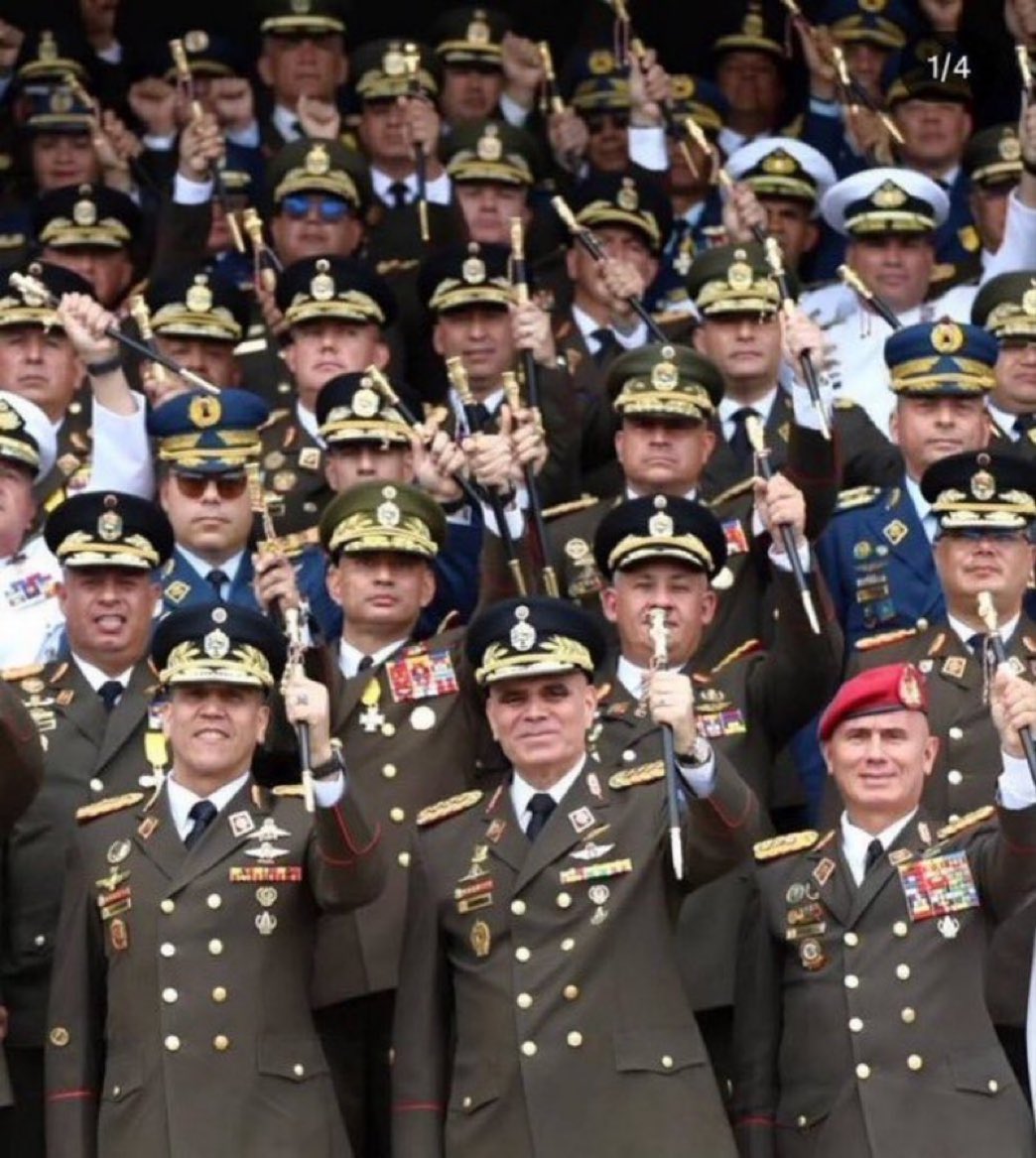 frankglossalias's tweet photo. @vladimirpadrino y su guerra de minitecas 
... https://t.co/QGTtICk3lY