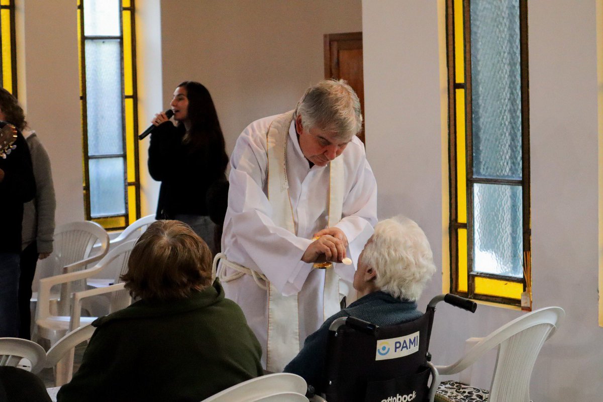 mmpcurutchet's tweet image. Visitamos nuestro querido Hogar de Ancianos Municipal y junto a los abuelos y abuelas compartimos la Misa en conmemoración a San Carlos Borromeo.