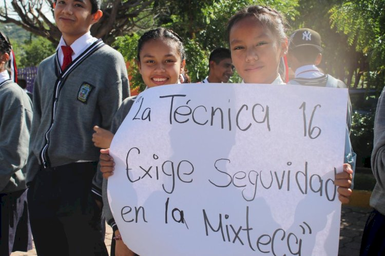 Se trata de un problema que afecta no solo a los estudiantes, sino también a los negocios, a las empresas, a los ciudadanos; es decir, a todo mundo.     #SeguridadEnLaMixteca 🛣️

movimientoantorchista.org.mx/exigimos-segur…