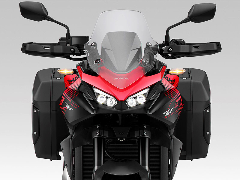 BikeBrosMagazin's tweet image. 🇮🇹#EICMA2025 でホンダが発表した新型車🎉
#CB1000GT のスペック情報をまとめたよ
いまどきスポーツモデルベースのアドベンチャーツアラーは珍しくはないけど、まさか「CB」の名前で登場するなんてね～🥰
CB1000GTスペック 🔗bikebros.co.jp/catalog/1/999_…