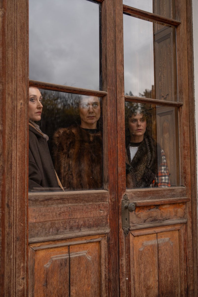 📣 Este viernes nos sumamos a La Noche de los Teatros: Héctor Noguera.
En Teatro UC les esperamos con LAS TRES HERMANAS, bajo la dirección de Angelo Solari.
🎟️ Entrada liberada, máximo 2 por persona. Retira tus tickets este jueves 6 de noviembre en <a href="/centroGAM/">Centro GAM</a> De 11:00 a 15:00 H