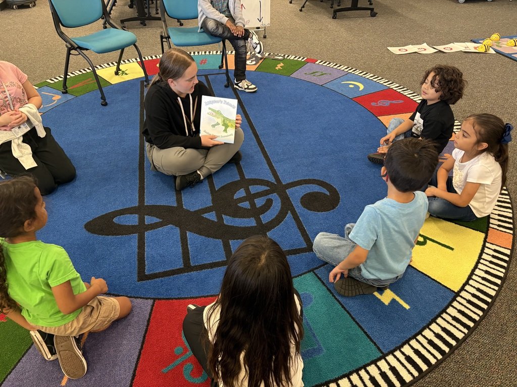 HumbleISD_ARMS's tweet image. ARMS Battle of the Books Club had a great time mentoring the young readers at RCE! We’re so grateful for this partnership! The kids enjoyed reading, writing, coding &amp;amp; creating art together.  #FocusOnTheGood #GoGatorsGrow @HumbleISD @HumbleISD_RCE