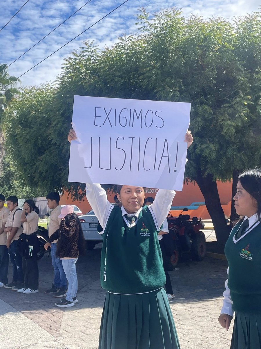 #SeguridadEnLaMixteca los jóvenes organizados están haciéndose escuchar para exigir seguridad y la reposición de sus aires acondicionados
