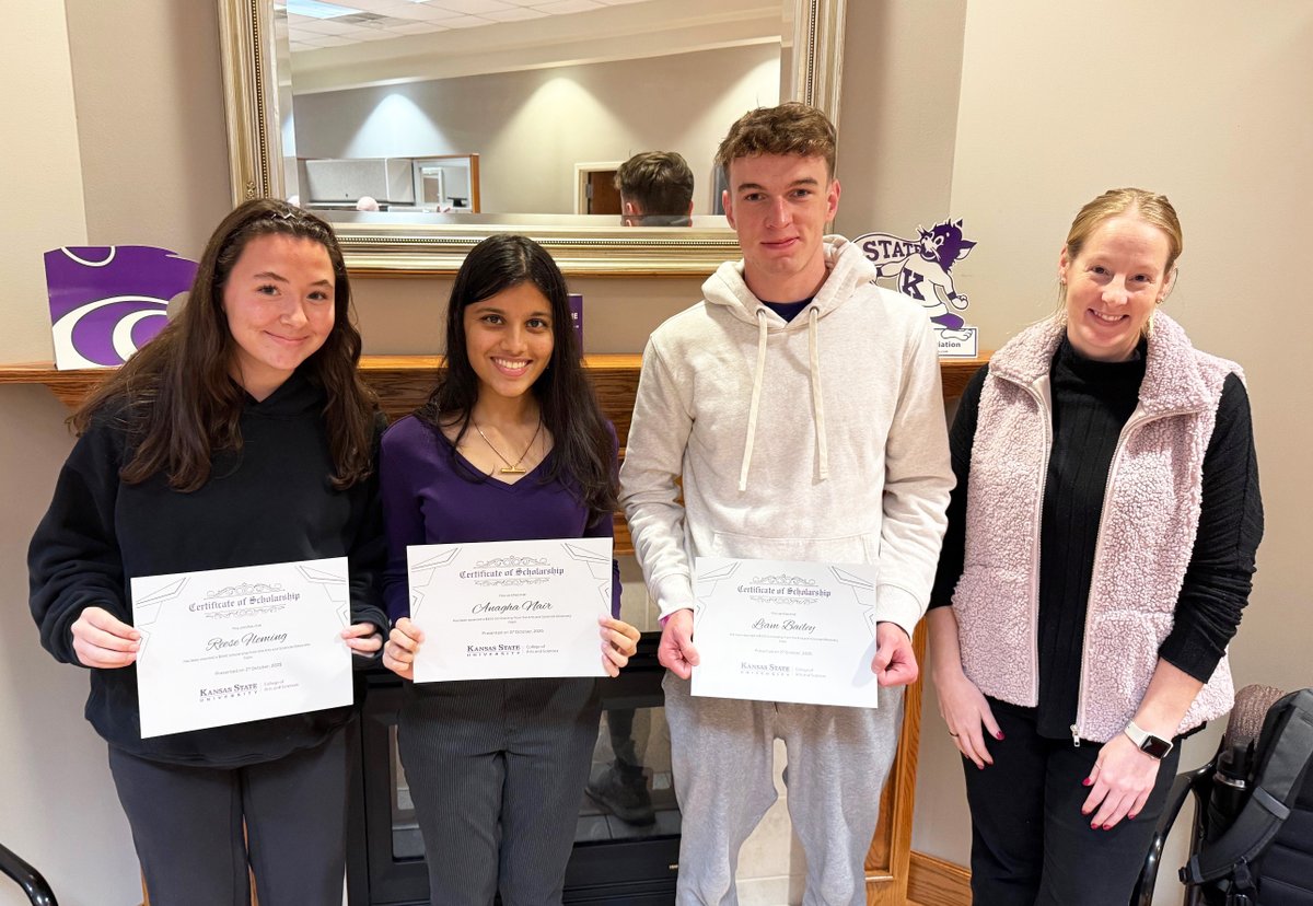 Congrats to our $500 Arts &amp; Sciences Discovery Expo Scholarship winners! Reese, Anagha &amp; Liam are pictured w/ academic advisor Emily Mann. They attended the expo and earned drawing tickets by talking w/ depts about majors, minors, certificates and applied learning opportunities.