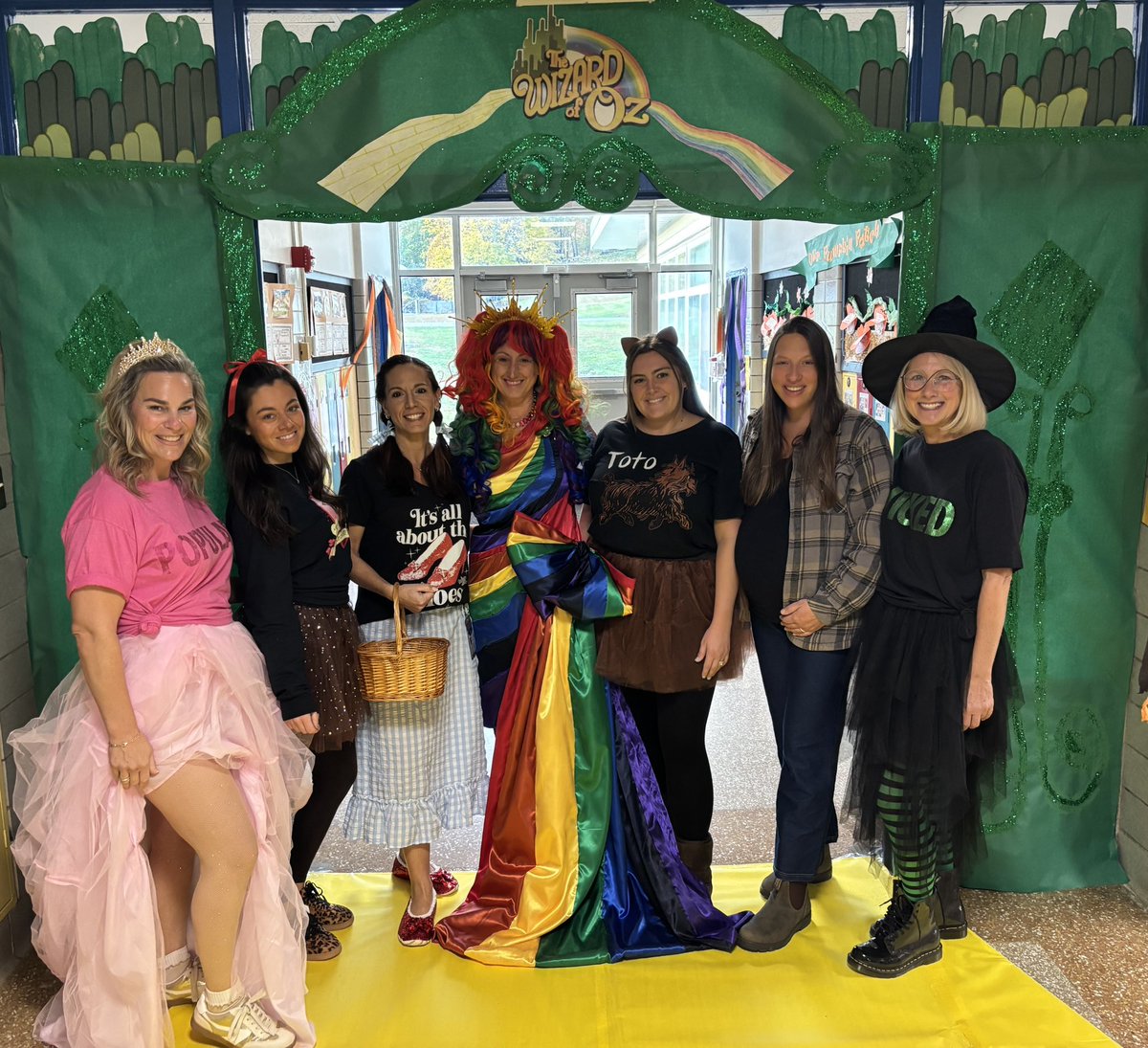 Ms. Lyons tweet media