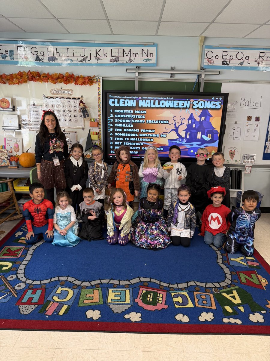 Ms. Lyons tweet media