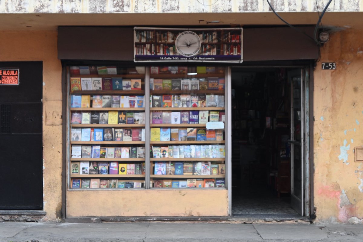Regresan los recorridos de librerías por el centro histórico. 📚💖✨

En esta ocasión le damos la importancia a la historia de estas librerías y libreros que resisten. 

La inscripción incluye un kit con totebag, fanzine y exlibris: docs.google.com/forms/d/1SOWq3…