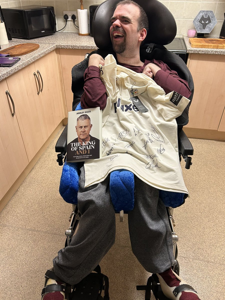 michael annis tweet media