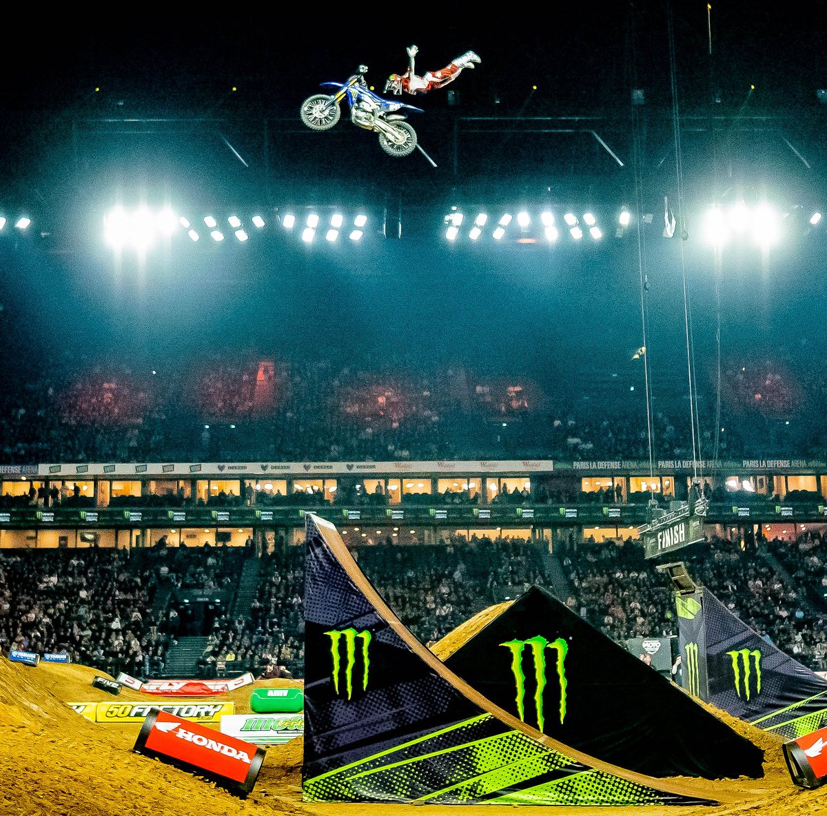 MonsterEnergyF's tweet image. 🔥 Une autre légende est de retour ! 
Rider au style explosif, figure incontournable du freeride mondial : 
Andreu Lacondeguy revient enflammer la Paris La Défense Arena avec ses tricks spectaculaires et son énergie brute
#SupercrossParis #FMX #AndreuLacondeguy #FreestyleMX