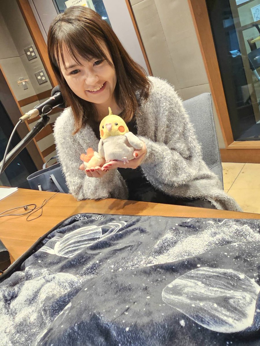 ラブブのボンボンドロップシールと水シール 動物のおしりシールの3枚セット - メルカリ, image size:900x1200