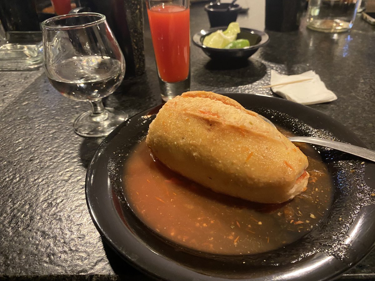 Griffin_m719282's tweet photo. Gracias por la fina conducción, @lacantuccini. Y a los parroquianos por la pimienta y la sal. Merienda con cocina de barrio… y buenos tragos. 🍺🥂🌮🪐🚀♥️ https://t.co/LrYpo7blYa
