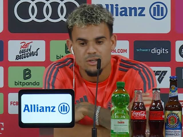 YukairaBaviera's tweet image. -&quot;¿La roja? Si al final yo decidí ser expulsado, me iban a sacar amarilla al inicio pero le dije al juez que me echara, porque si seguía jugando les hacíamos otros 3 goles. Quería darle emoción al partido jajaja&quot;

🎙️Lucho Díaz via Espn