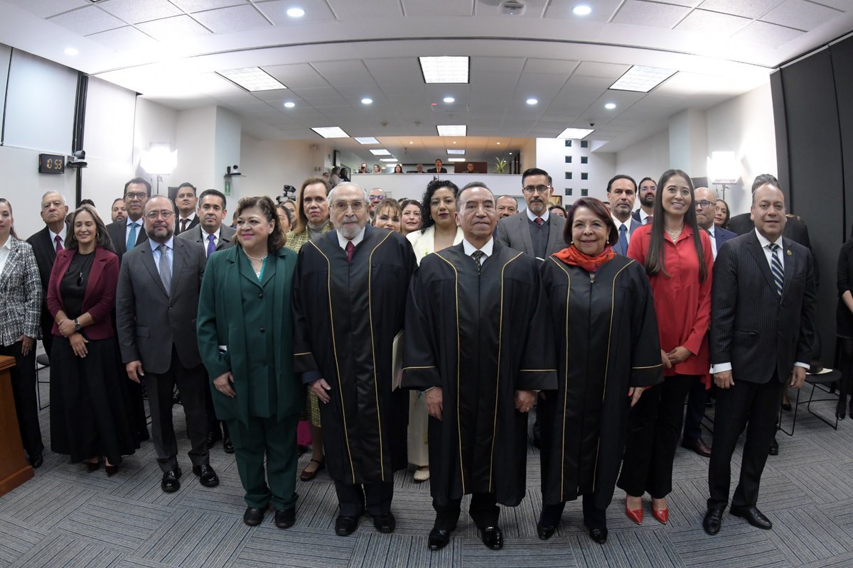 ✨ Se instala la Comisión de Disciplina del Tribunal de Disciplina Judicial ⚖️

El Tribunal de Disciplina Judicial (TDJ) instaló la Comisión de Disciplina Judicial, presidida por el Magistrado Rufino H León Tovar e integrada por la Magistrada Presidenta Celia Maya García y el