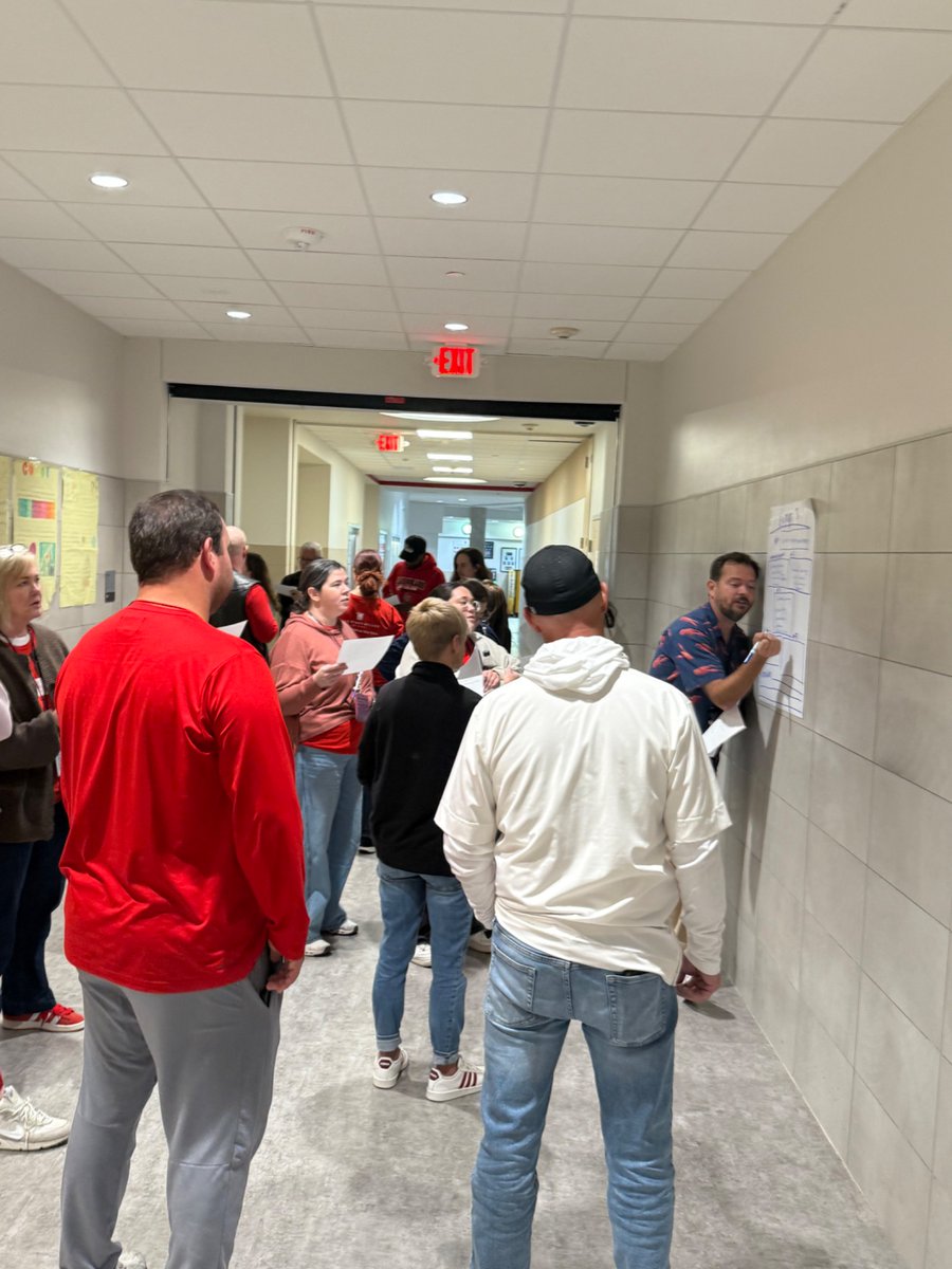 DannielleRowena's tweet image. @LakeHighlandsHS  during their teacher “Fall into Learning” sessions🎊🎉 @kristinleeper9 @RISDMET @AnneMarieYarb @kerrijones03