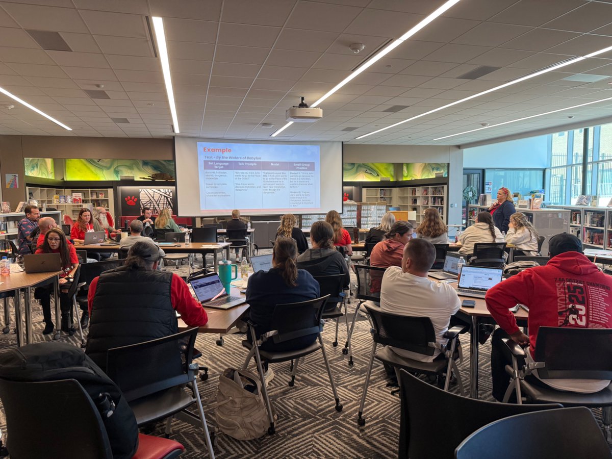 DannielleRowena's tweet image. @LakeHighlandsHS  during their teacher “Fall into Learning” sessions🎊🎉 @kristinleeper9 @RISDMET @AnneMarieYarb @kerrijones03