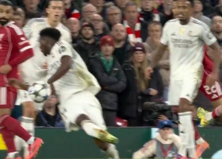 Creéis que es penalti?