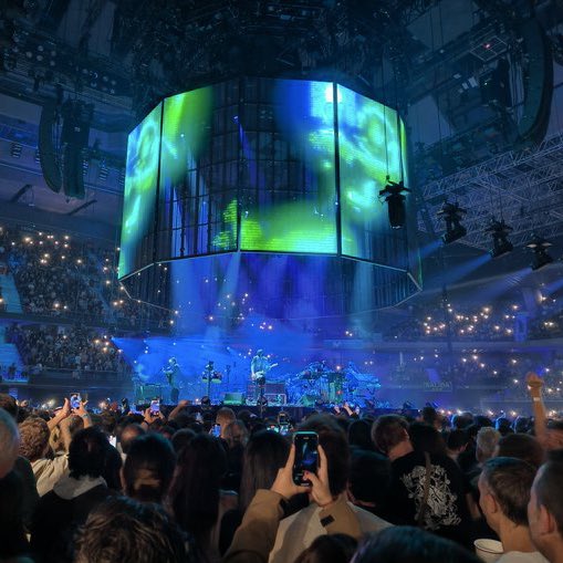 musictrendscol's tweet photo. #EsTendencia: Así fue el setlist de 25 canciones con el que Radiohead regresó a los escenarios tras 7 años de ausencia 🚨

Madrid fue la ciudad escogida para el inicio de esta gira inédita. https://t.co/e6TvsC0sCj