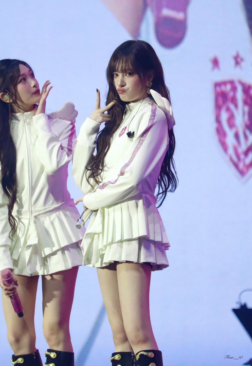 Fleur__10's tweet photo. 251031

🥳

#장원영 #원영 #WONYOUNG #ウォニョン #안유진 #유진 #YUJIN #ANYUJIN #ユジン #가을 #GAEUL #안유진 #YUJIN #REI #레이 #LIZ #리즈 #LEESEO #이서
#IVE #아이브 #SHOW_WHAT_I_AM https://t.co/T8v3fFgFPd
