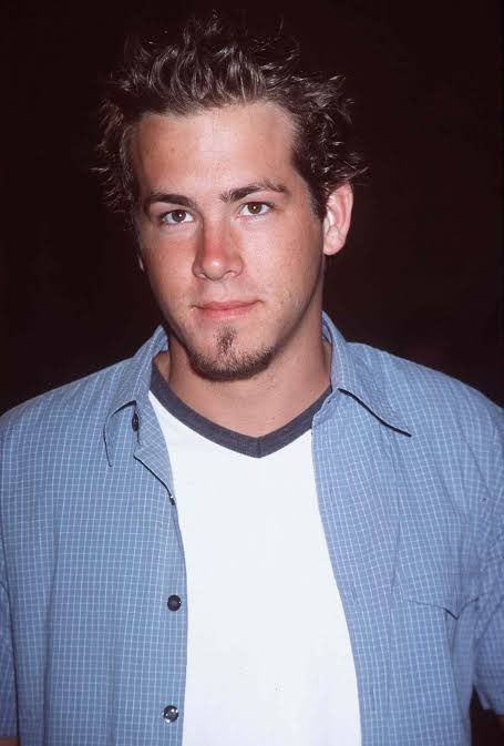 WALKING_L3GEND's tweet photo. The average actor cashes checks.
Ryan Reynolds cashes exits.
Deadpool → backend profits.
Aviation Gin → bought and flipped.
Mint Mobile → billion-dollar deal.
Wrexham → a sports team turned Netflix-level storyline.
He doesn’t invest money — he invests himself. https://t.co/EXEMpnAu0X
