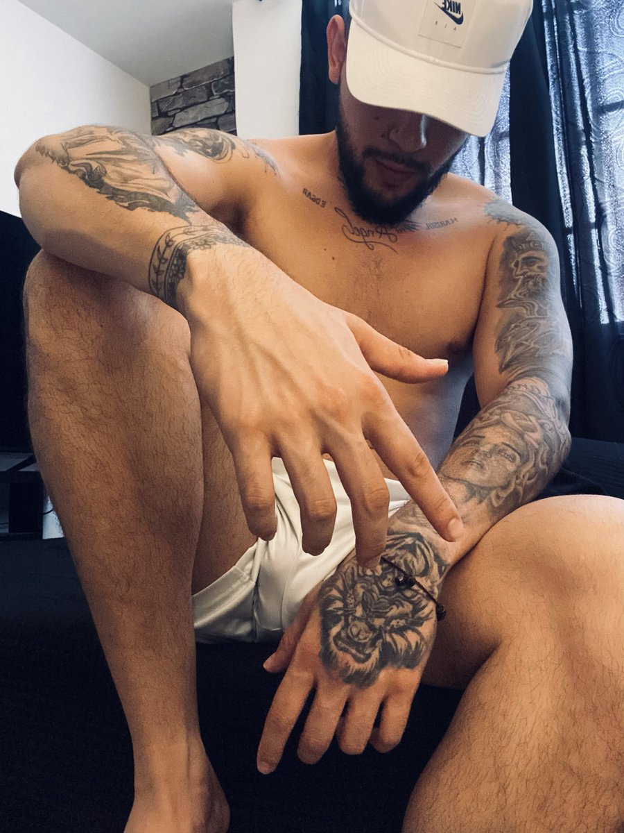 DavidGaez's tweet photo. Un neita en pantaloneta de futbol? 🔥🔥 apuesto a que te dan ganas de detonarme RT https://t.co/fxDrW213vK