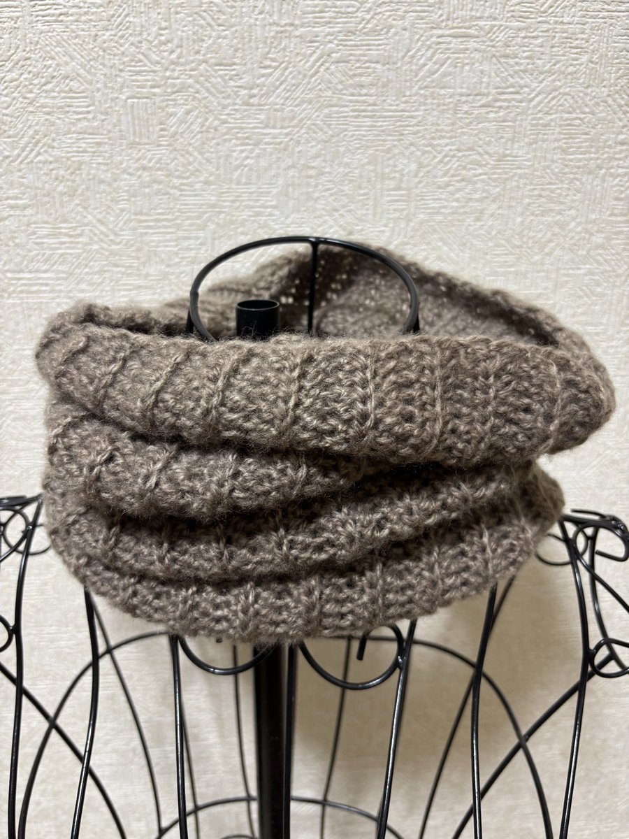 takapipi_3's tweet image. おはよぅございまっ😌2個目のネックウォーマ完成🥳朝晩は寒いでごいマスねぇ〜🥲皆様も風邪などなど気をつけて1日お過ごし下さい☺️今日もよろしくお願いします🙏　　
#編み物好きな人と繋がりたい 
#ネックウォーマ