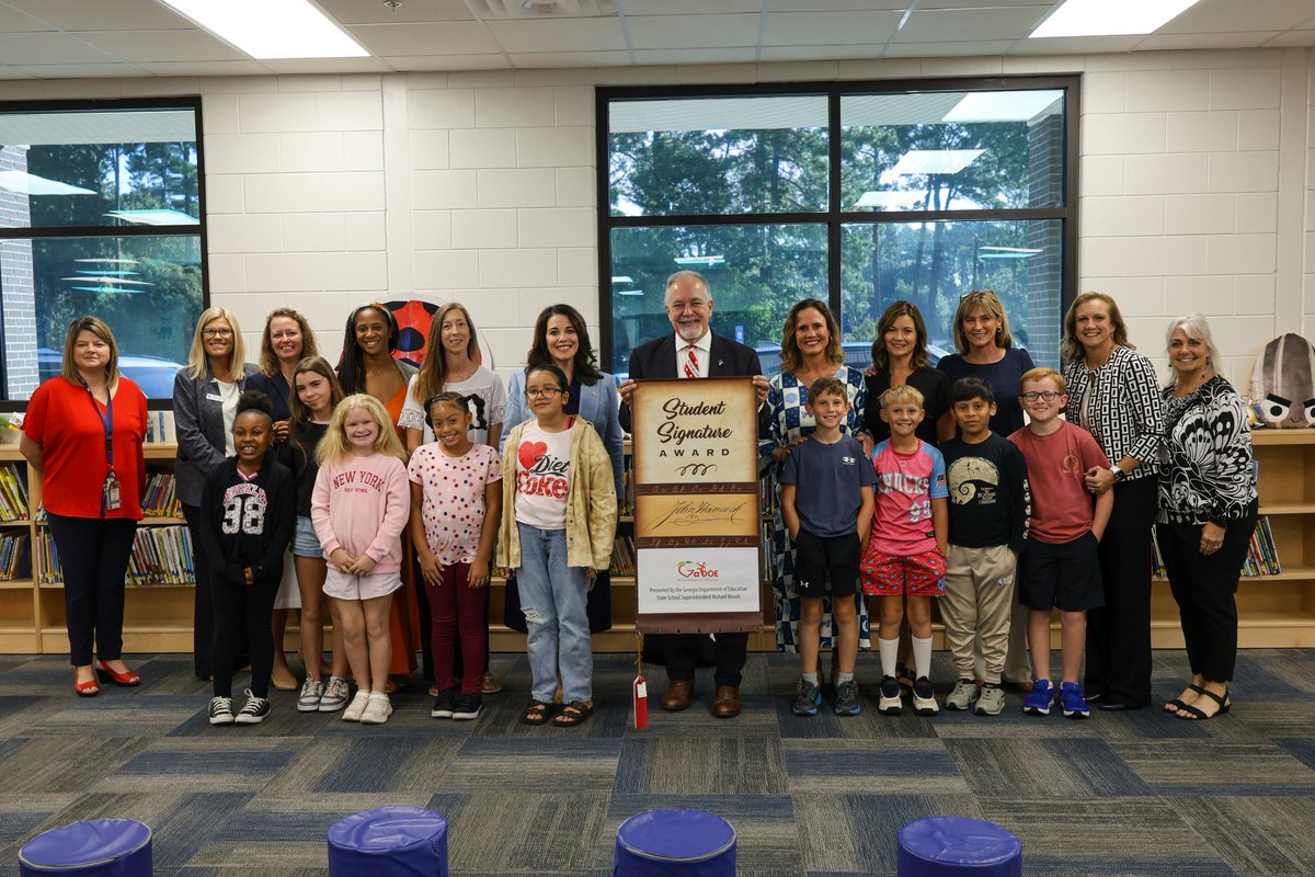 georgiadeptofed's tweet image. Supt. Woods recognized Len Lastinger Elementary in Tift County Schools as a John Hancock Award honoree — celebrating the school&apos;s strong commitment to teaching and preserving cursive writing in Georgia classrooms.

#JohnHancockAward #GaDOE #CursiveWriting #ExcellenceInEducation
