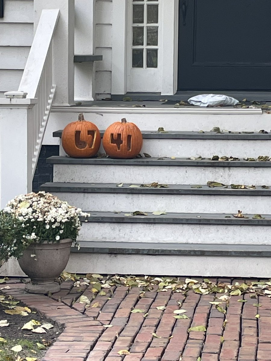 pmoutvic's tweet photo. I wonder what next years’s carvings will be… #67 #41 #GenZ https://t.co/7SkcEN20kW