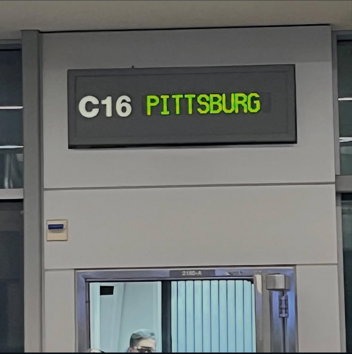 RDUAirport's tweet image. Dear Pittsburgh:

Our bad.

Love,
Raleig

📷: @OneBurgh