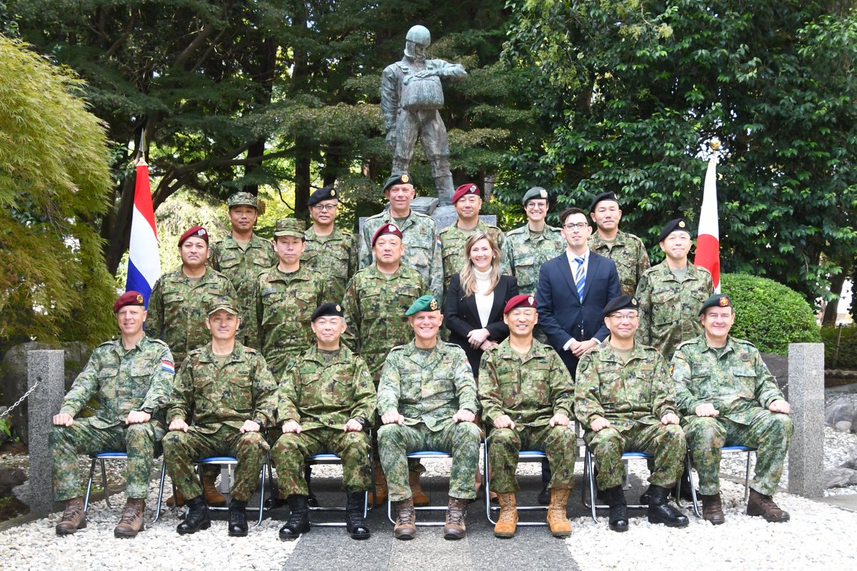 蘭陸軍司令官の部隊訪問対応】 #第1空挺団 は、#オランダ 陸軍司令官