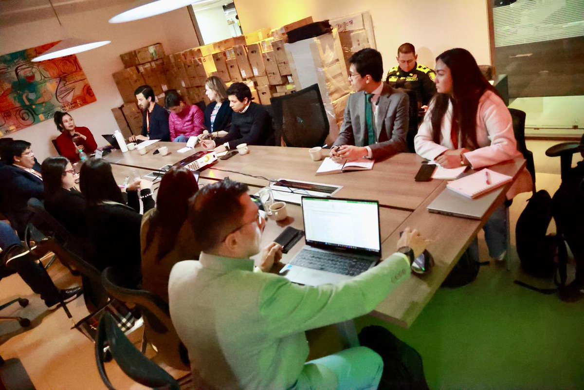 #Avanzamos en la planificación del lanzamiento de la Veeduría Ciudadana al Transporte de Carga, con el apoyo de @SuperTransporte, <a href="/ansvcol/">Agencia Nacional de Seguridad Vial</a>, <a href="/InviasOficial/">Invías</a> y <a href="/TransitoPolicia/">Dirección de Tránsito y Transporte</a>, en un trabajo conjunto para  promover el control social y ciudadano. #ConDignidadCumplimos