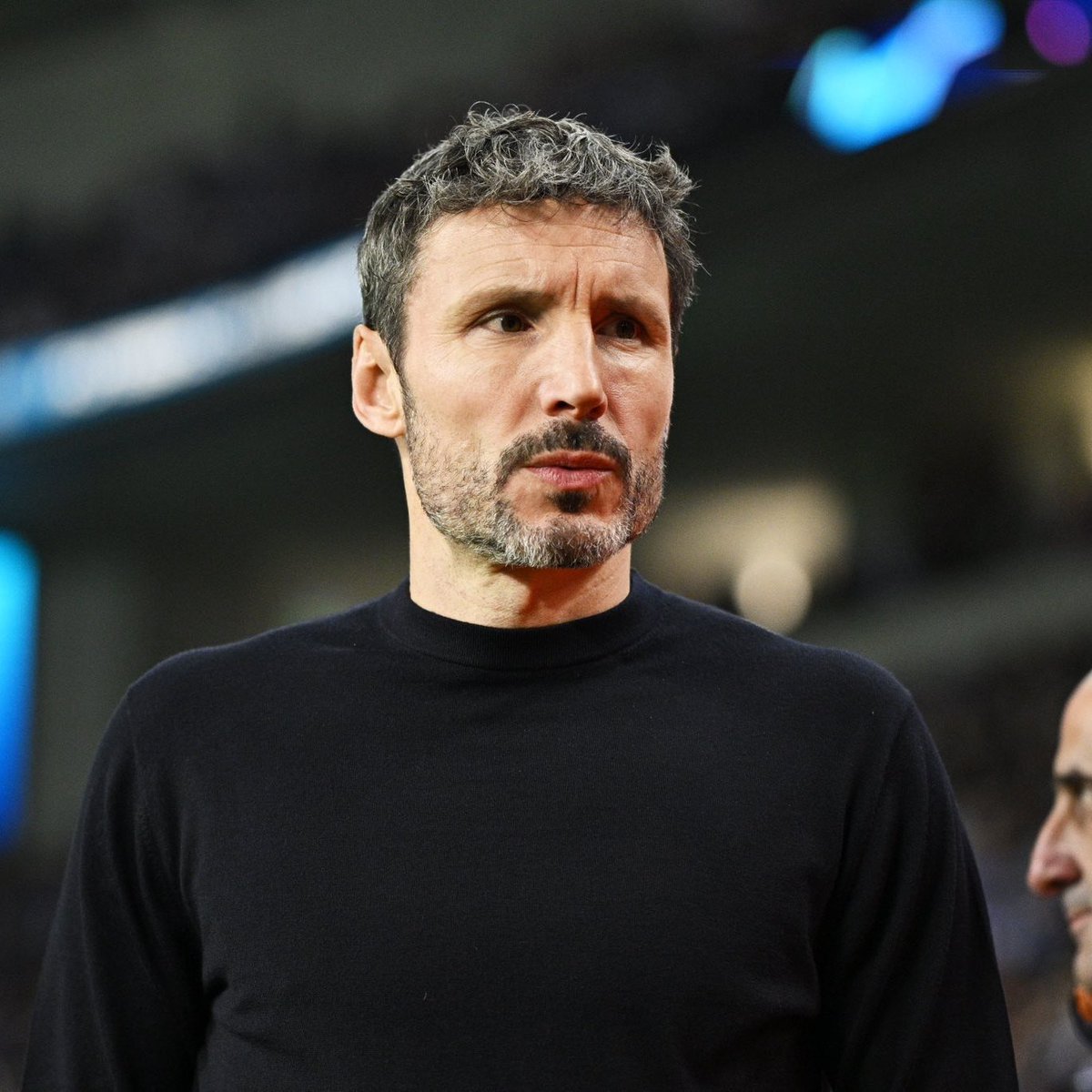TransfersLlVE's tweet image. Former Barcelona and Bayern Munich player Mark van Bommel has turned down the chance to take the Celtic job.