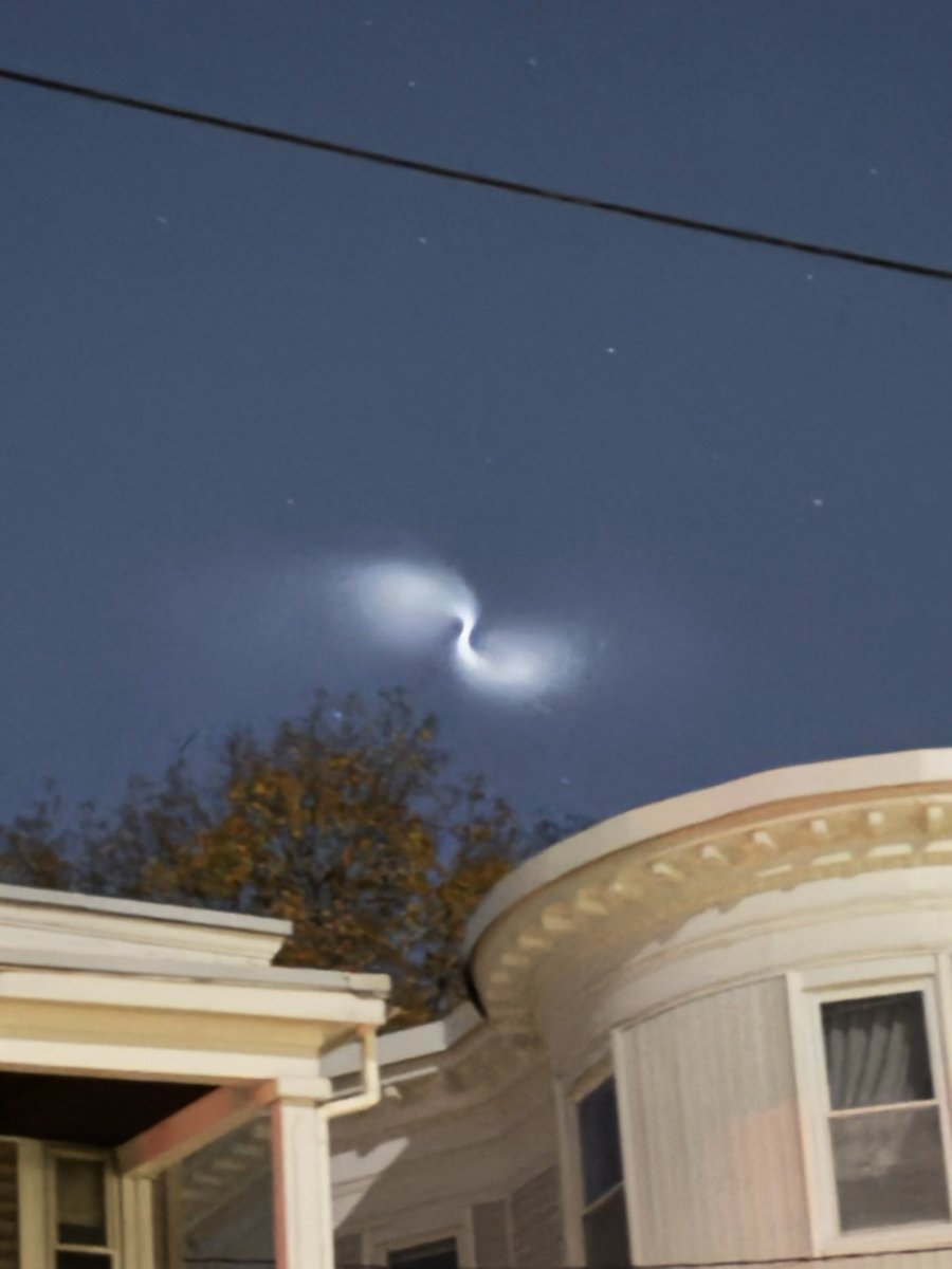 thompspicks's tweet photo. UFO in Boston https://t.co/NW98wwpxpp