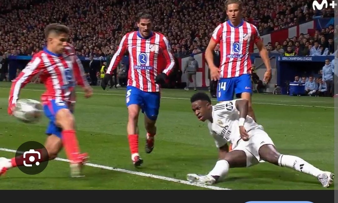 Franbravo89's tweet photo. @Reycholosimeone Toda la razon es mano y no fue ni a revisarla. Lo que roba este equipo no tiene nombre. https://t.co/Xhca1XtBuS