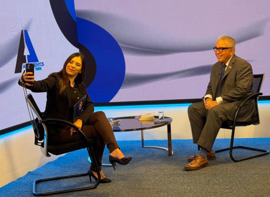 Muchísimas gracias a <a href="/rosa_periodista/">Rosa Colmenares</a> y a mis buenos amigos directivos de <a href="/globovision/">Globovisión</a> por entrevistarme hoy en <a href="/argumentosgv/">Argumentos GV</a>.

Destaqué -de “tubazo”- el llamado de <a href="/Pontifex_es/">Papa León XIV</a> León XIV al diálogo entre #Venezuela y #US con el cual coincido a todo evento. 

Desescalar el