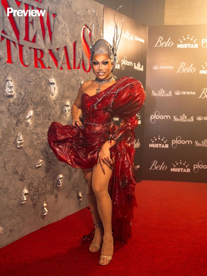ryangrr_'s tweet photo. Its the same dress... @KhiannaWithAK https://t.co/fIrOlXFXUJ