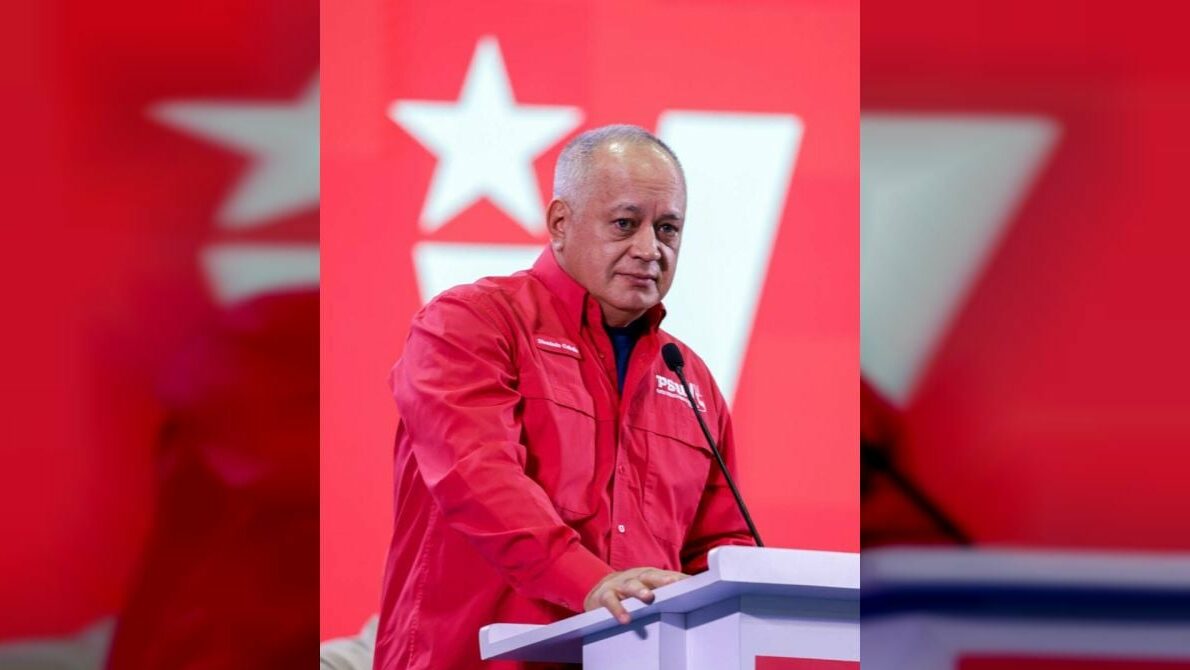 NotijuventudOF's tweet photo. Diosdado Cabello en plenaria extraordinaria del PSUV: Debemos prepararnos para la amenaza real

https://t.co/mf5Ma9IhLD https://t.co/BV2oTcEV6g