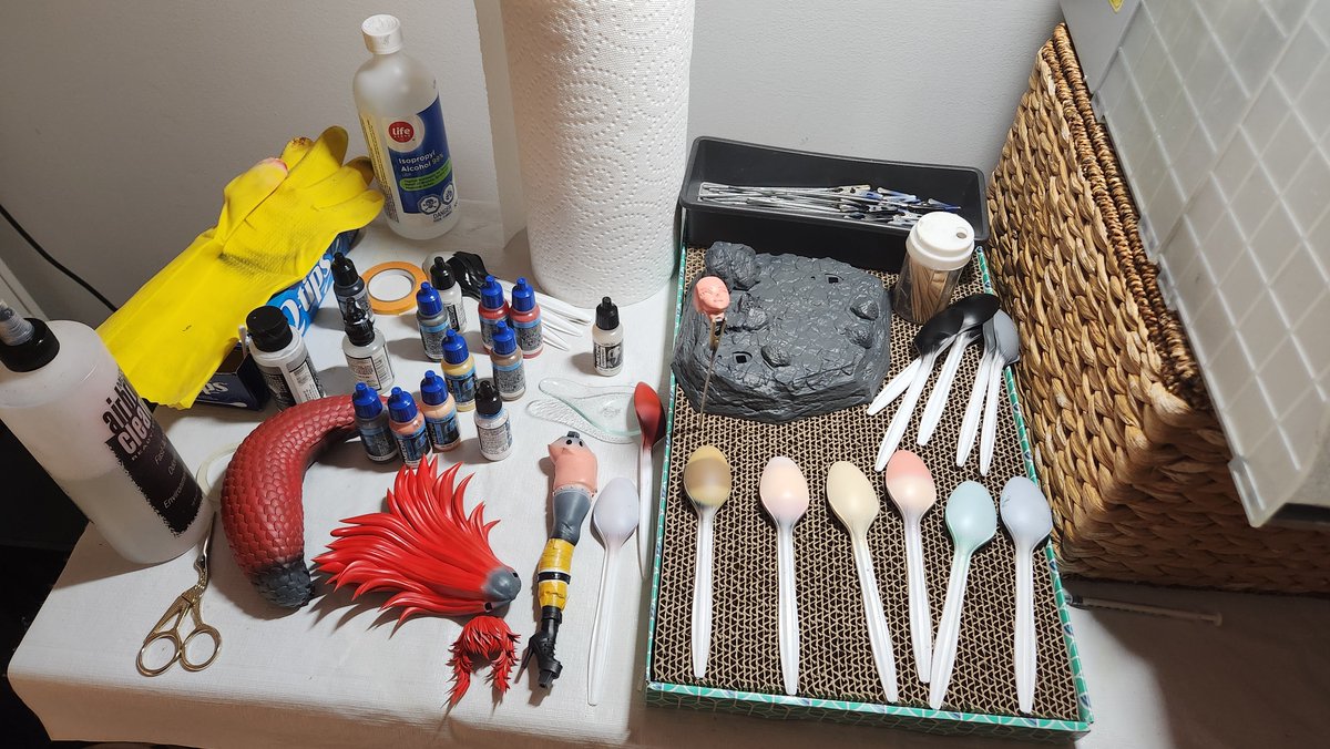 Day 2: preparation of a tail and leg for more tests alongside (successful!) skin tone experiments. I don't have the right tone yet but achieved something that could be good enough
Shoutout to <a href="/yuni_paints/">yuni</a> for their tips with doing skin, they were of great help. (Check them out!)