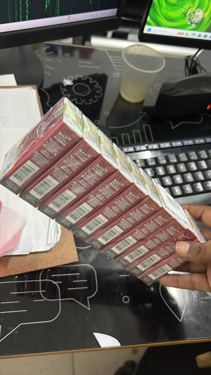 zelipee_'s tweet image. Um cliente meu  me deu de presente um marco de cigarro, presente ou passagem pra morrer?