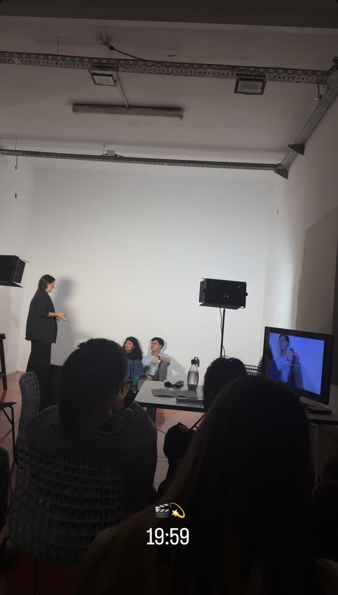 ‘🎬💫’

🔮|| Rosi vía instagram stories (@/rosibeltranv)