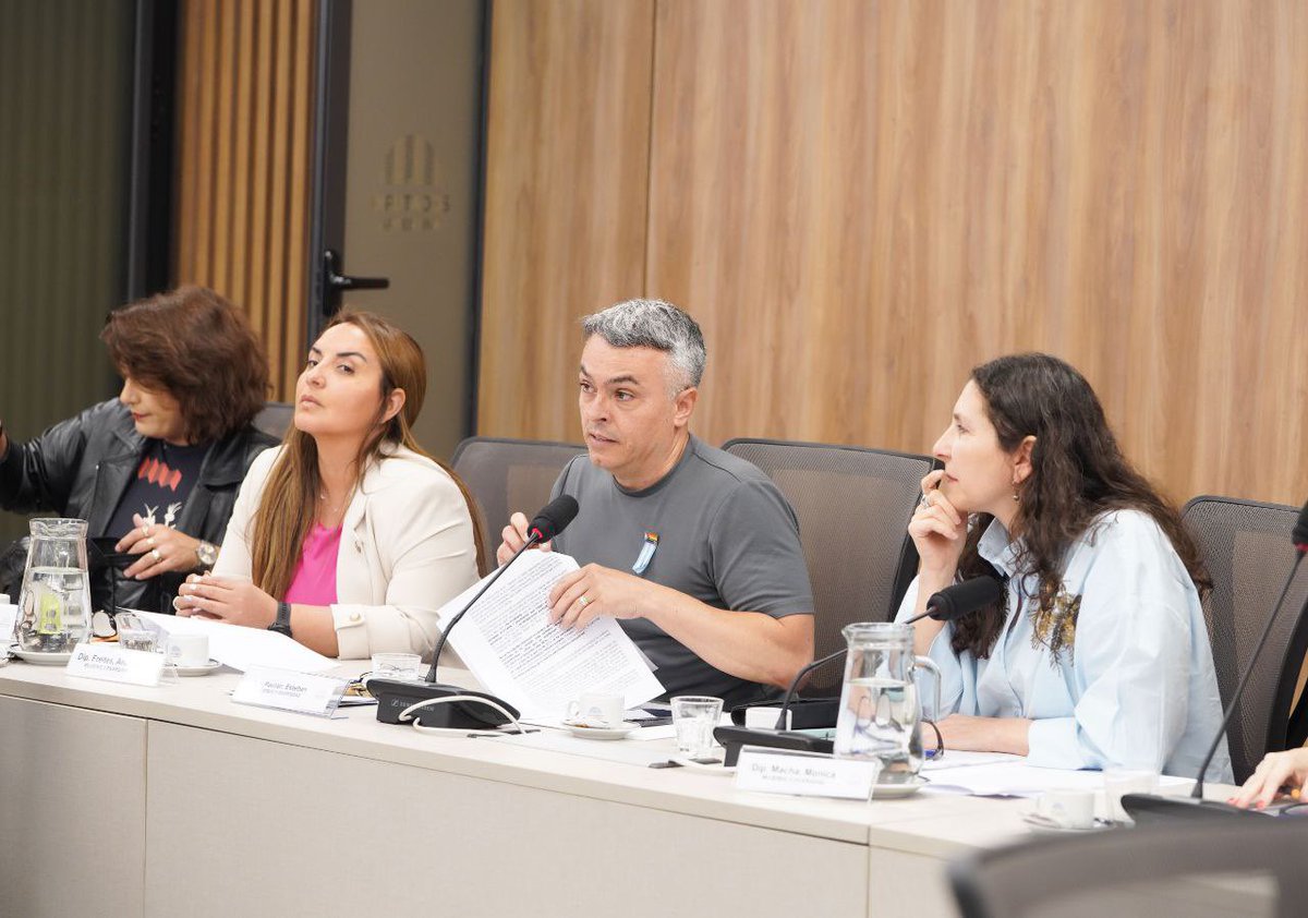 ¡Dictamen aprobado en la Comisión de Mujeres y Diversidad!, en reconocimiento al trabajo de capacitación y formación de las trabajadoras llevado adelante por <a href="/AJBMdp/">AJB-Mar del Plata</a>, <a href="/atemdp/">ATE Mar del Plata</a>, Sindicato de Pasteleros MDQ, <a href="/luzyfuerzamdp/">Luz y Fuerza MDP</a> y <a href="/rosalux_conosur/">Fundación Rosa Luxemburgo Cono Sur</a>, en el marco del IV Encuentro de