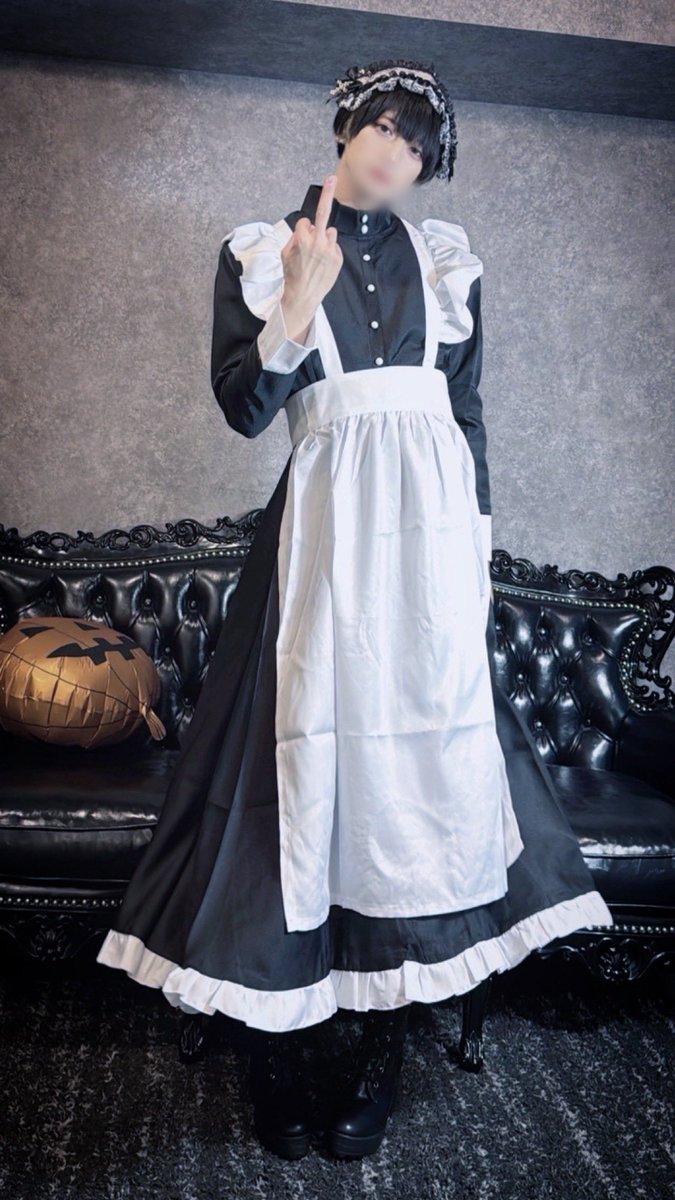 peace_hiro1's tweet image. [ヒロの備忘録その6]

『ハッピーハロウィン🎃』
10/31はお店の集まりがありまして
結構な人数集まったんですが、
集まりに行ってみたら
仮装してたの
僕だけでした(＞＜)！笑
街中も電車の中もこの格好
だったので中々の勇者😉⚔️

 #ハロウィン  #セラピスト  #POM