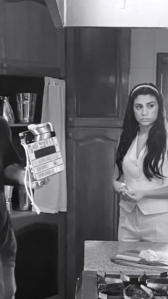 Más imágenes de Rosi en rodaje 🎬