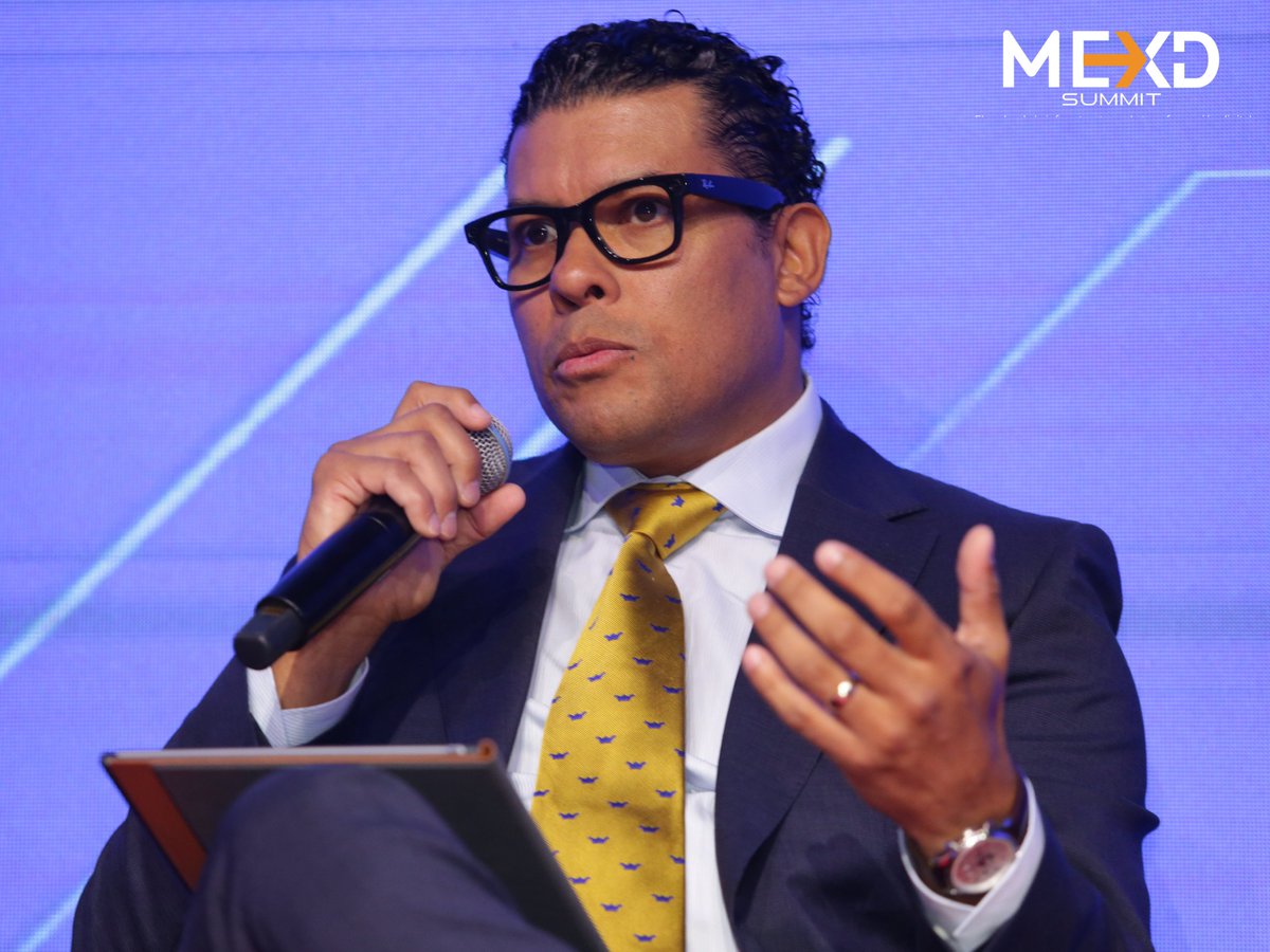 dpl_news's tweet image. #MexicoDigitalSummit | Marco Reyes González, CEO de #TangerineElectronics, expuso que las tecnologías actuales están acelerando la reducción de la brecha digital. Aún hay hasta 10 millones de personas sin acceso a las #TIC. El WiFi comunitario, los pequeños operadores y modelos…