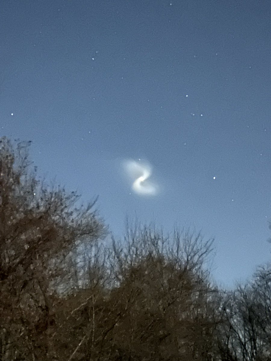 RedWhiteBlueJew's tweet photo. I guess this is just “welcome to the Farm” day on my page…

My little brother (Bear Jew Cop), just sent me this…

This is 100% a UFO. There’s an airbase nearby over the border so it might not be alien, but that’s an Unidentified Flying Object.

@HLC_actual, you got a clue? https://t.co/ArOVDX5UeQ